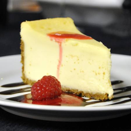 bolo, comer, queijo, framboesa, placa, suores Stephen Vanhorn - Dreamstime