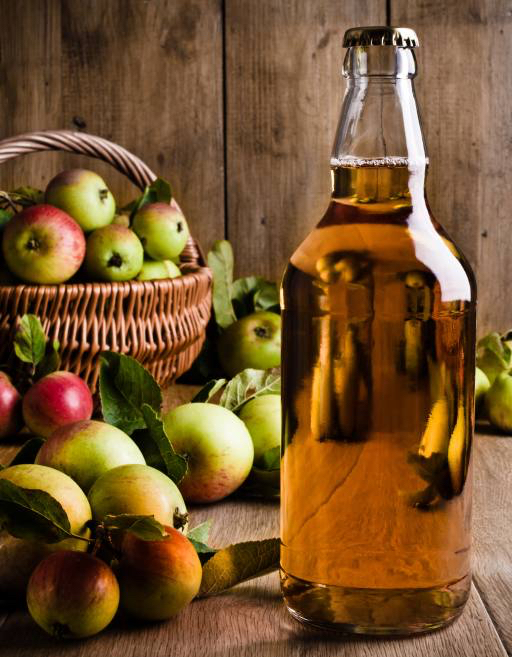 garrafa, maçãs, cesta, maçã, tampa, líquido, bebida Christopher Elwell (Celwell)