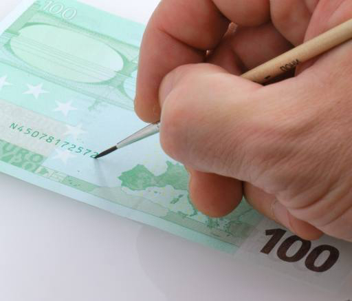 O homem, dinheiro, mão, euro, 100 verde Igor Sinitsyn (Igors)