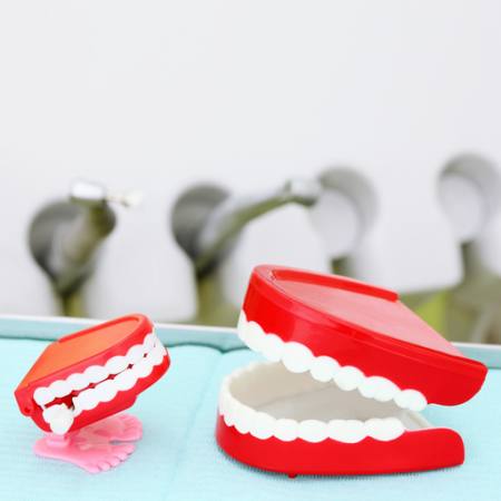 dentes, vermelho, maxilar, pés, dentista Pavel Losevsky - Dreamstime